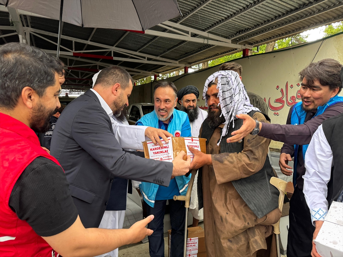 Türk Kızılay ve TDV Afganistan'daki ihtiyaç sahiplerine kurban eti ulaştırdı