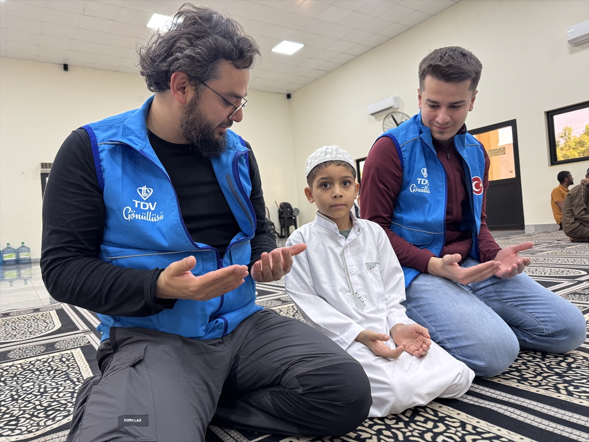 Türkiye Diyanet Vakfı, Kurban Bayramının yarın kutlanacağı Mozambik'te cuma namazı kıldı