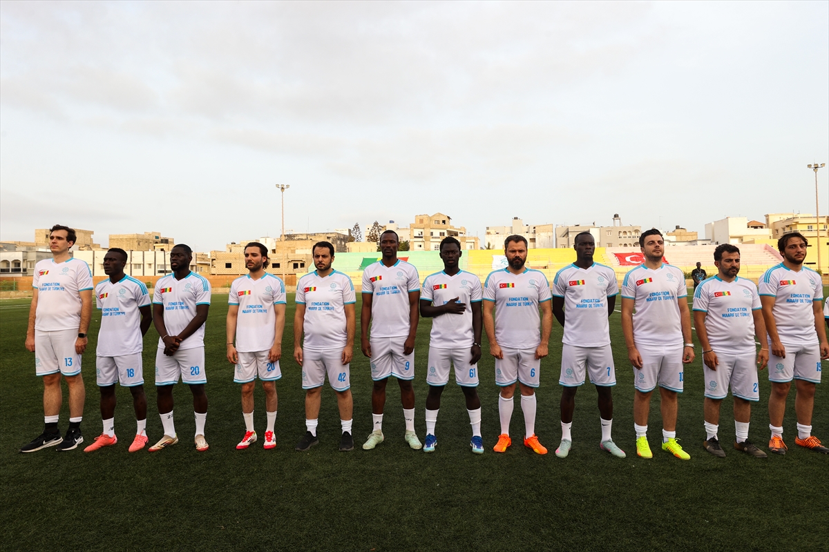 Türkiye'de oynayan Senegalli futbolcular, Senegal Maarif Okulu öğrencileriyle maç yaptı