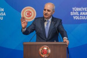 - "1982 darbesinin gölgesinde yazılmış bir anayasa ile yol yürümek