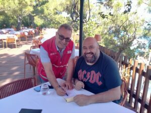 - Şefler Somer Sivrioğlu, Mehmet Yalçınkaya ve Yalçınkaya'nın oğlu Utkan