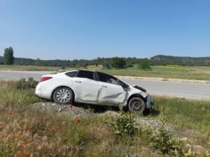 UŞAK (AA) – Uşak'ın Sivaslı ilçesinde otomobilin devrilmesi sonucu 4