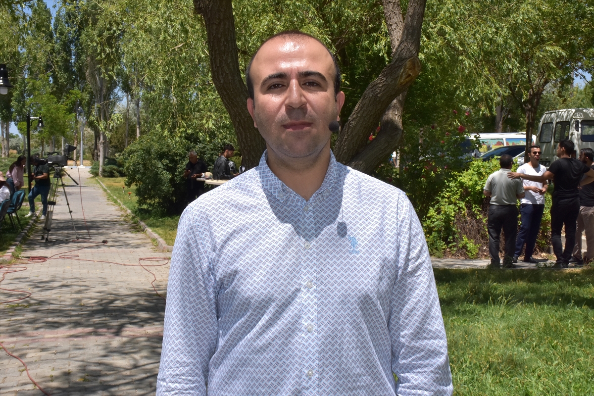 Van'da YÖK'ün “Bilim Kafe” etkinliğinde kent sakinlerine inci kefalinin eşsiz yolculuğu anlatıldı