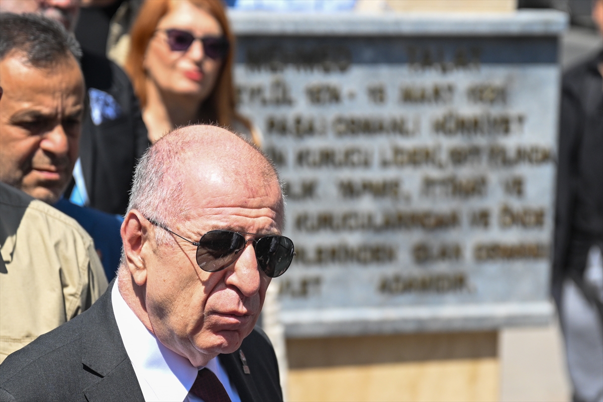 Zafer Partisi Genel Başkanı Özdağ, Talat Paşa Anıtı'nı ziyaret etti