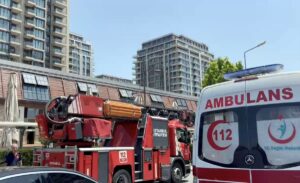 İSTANBUL (AA) – Zeytinburnu'nda restoranda çıkan yangın söndürüldü. Kennedy Caddesi