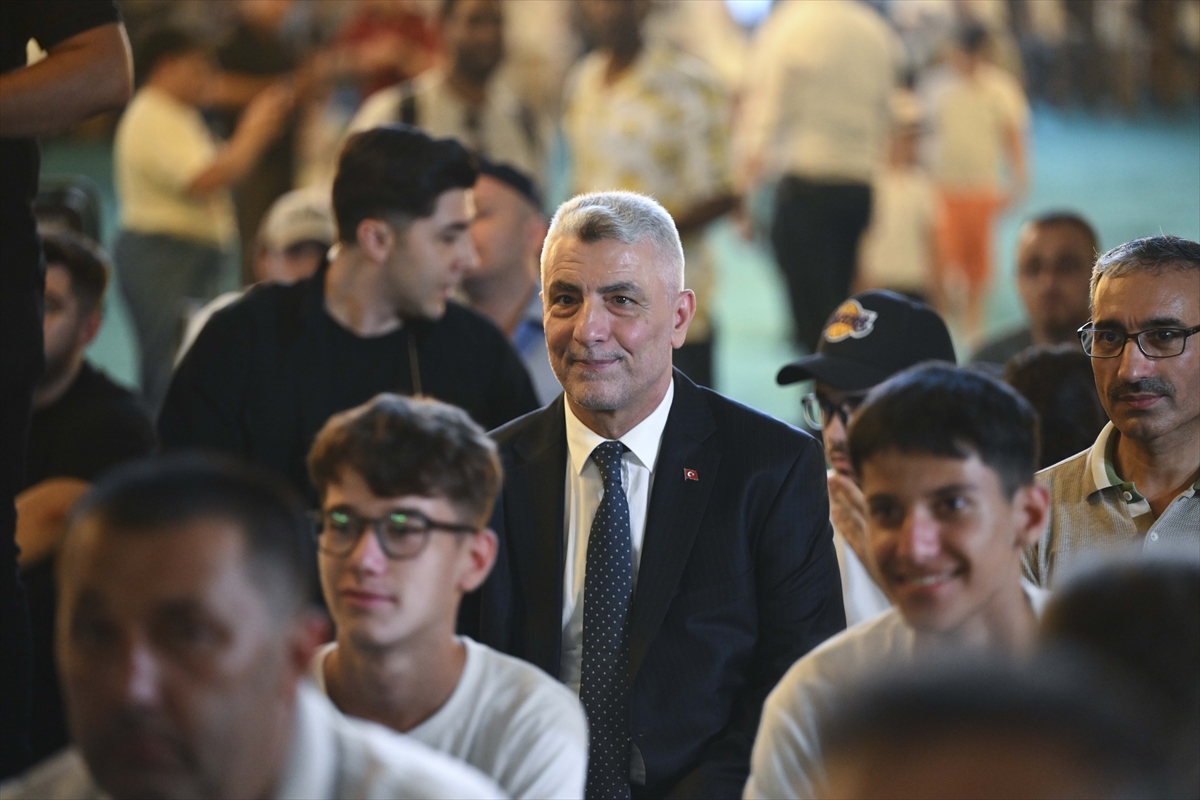İstanbul'daki camilerde 15 Temmuz şehitleri için mevlit okutuldu
