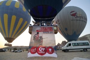 NEVŞEHİR (AA) – Nevşehir'deki turizm merkezi Kapadokya'da,15 Temmuz Demokrasi ve