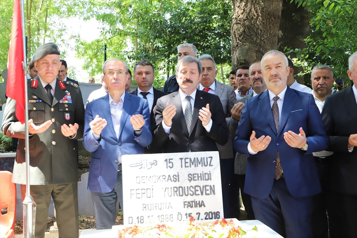 15 Temmuz şehidi Ferdi Yurduseven, Samsun'daki kabri başında anıldı