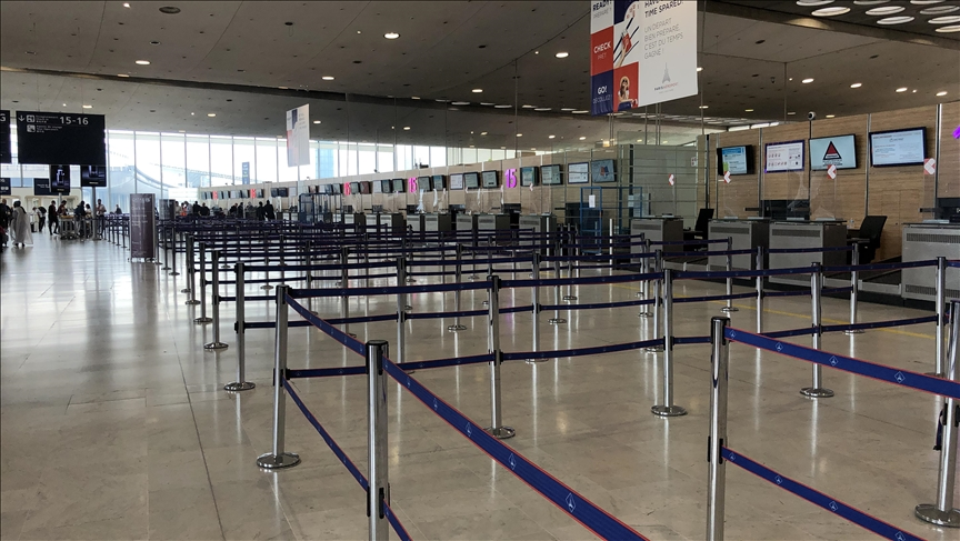 Fransa’da işçi grevi nedeniyle Paris ve çeşitli şehirlerde bazı uçuşlar iptal edildi