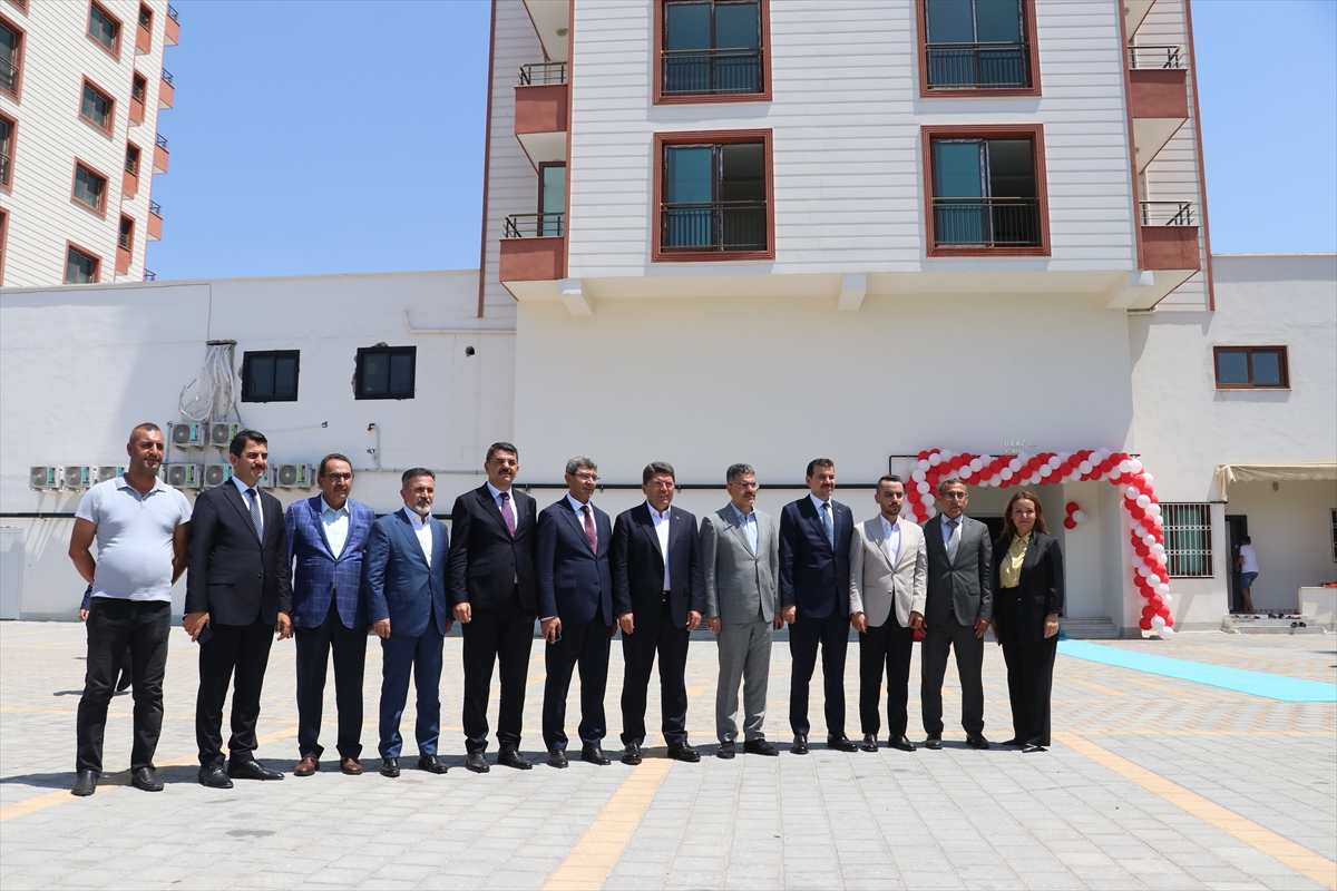 Adalet Bakanı Tunç, Adana'da ziyaretlerde bulundu