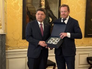 - Bakan Tunç, Türkiye'den yıllar önce çalınarak yurt dışına çıkarılan