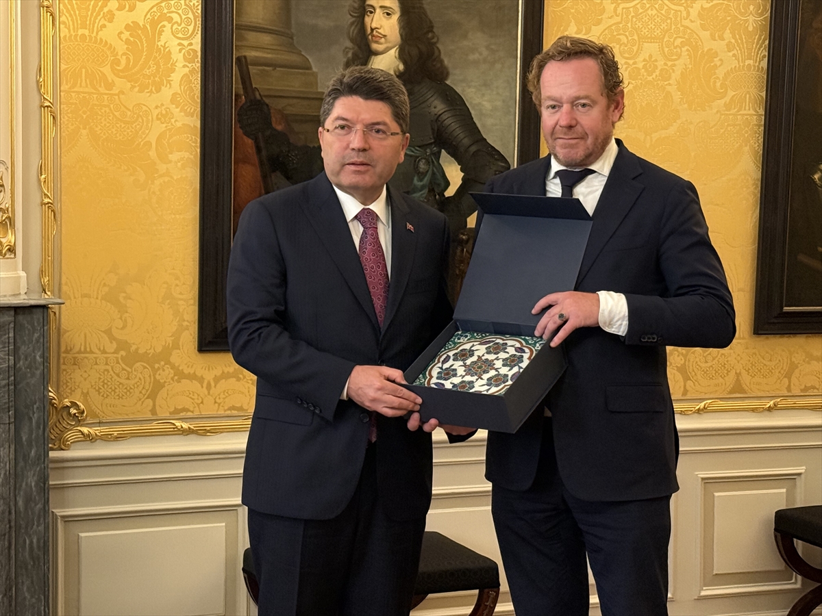 Adalet Bakanı Tunç, Hollanda'da mevkidaşıyla adli işbirliği konularını görüştü