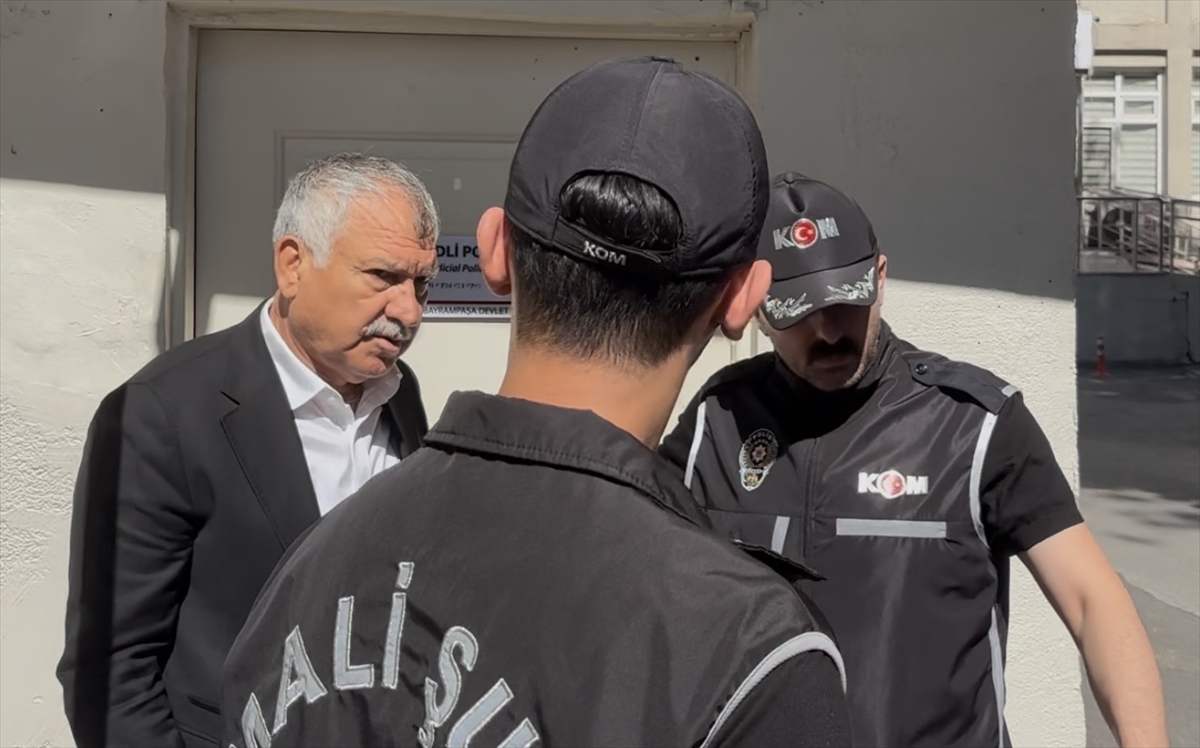 Aziz İhsan Aktaş suç örgütüne yönelik soruşturmada Adana Büyükşehir Belediye Başkanı ile Adıyaman Belediye Başkanının da arasında olduğu 10 şüpheli hakkında gözaltı kararı verildi.