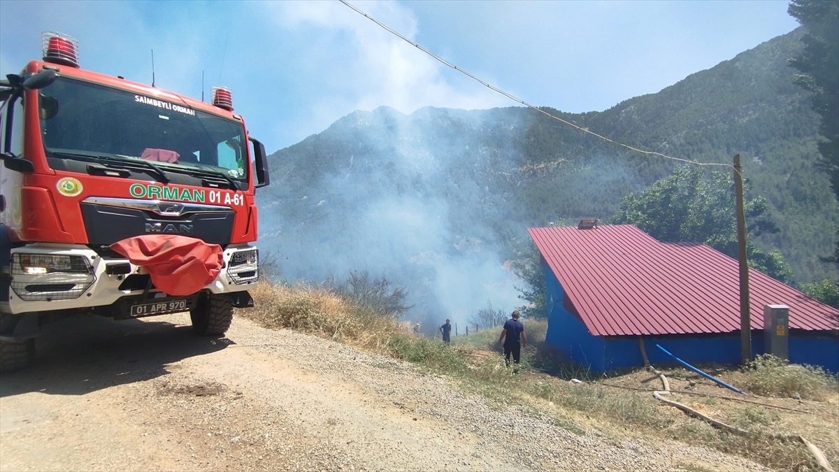 Adana'da çalılık alanda çıkan yangın kontrol altına alındı