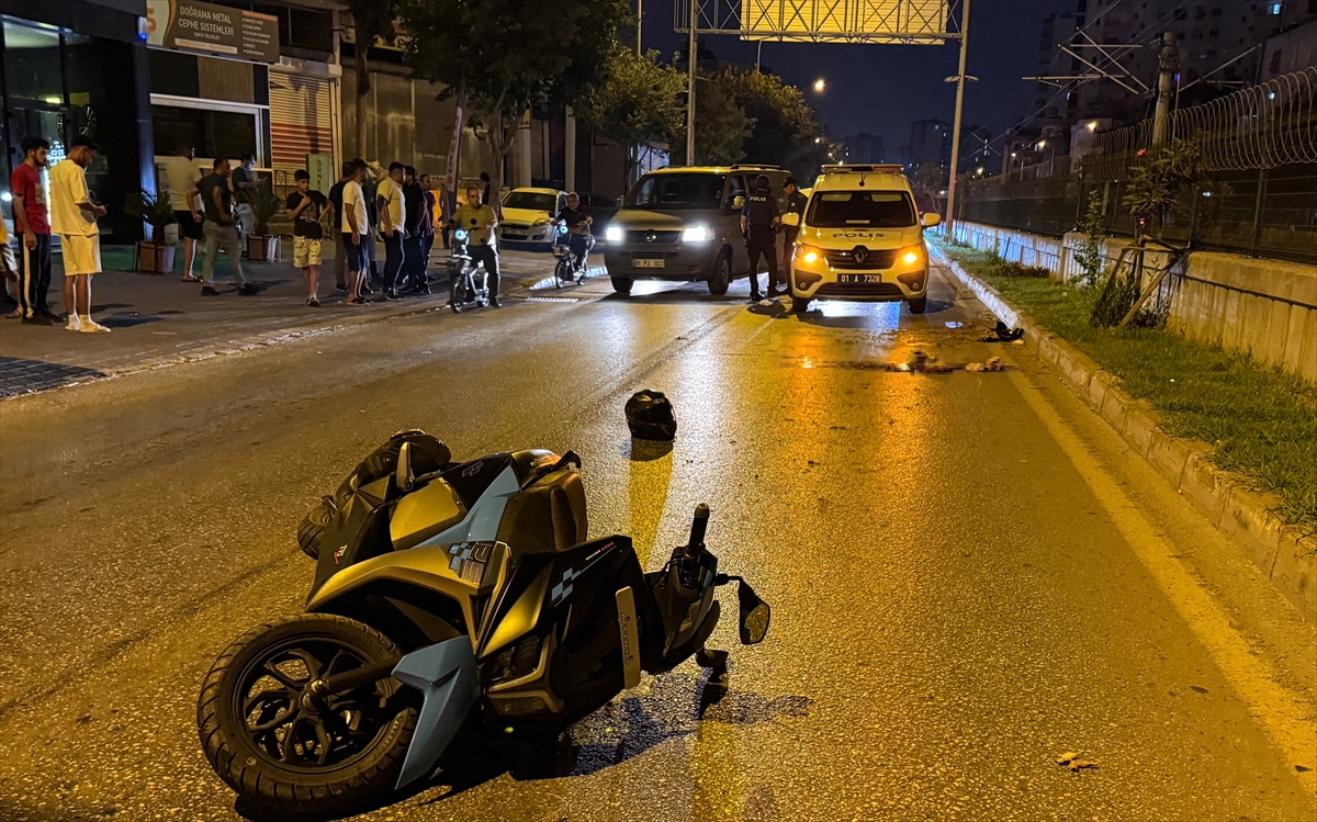 Adana'da otomobille çarpışan motosikletteki bir kişi öldü, bir kişi yaralandı