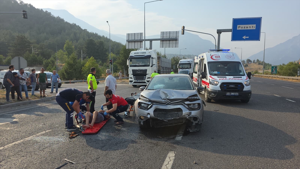 Adana'da otomobillerin çarpışması sonucu 1 kişi yaralandı