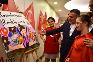 ADANA (AA) – Adana'da özel gereksinimli çocukların elinden çıkan resimler,