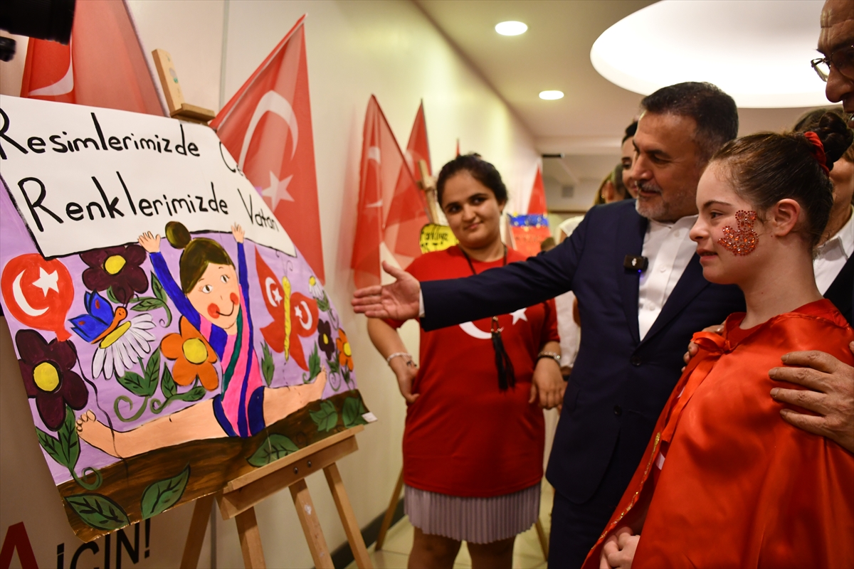 Adana'da özel gereksinimli çocukların yaptığı resimler sergilendi