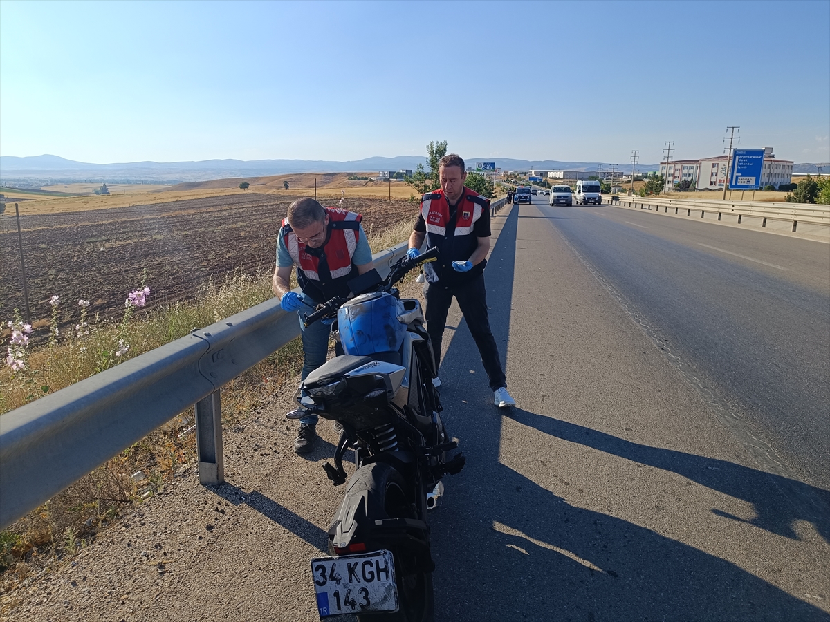 Afyonkarahisar'da bariyere çarpan motosikletin sürücüsü öldü