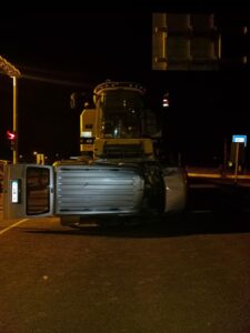 AĞRI (AA) – Ağrı'nın Tutak ilçesinde kamyonet ile biçerdöverin çarpışması