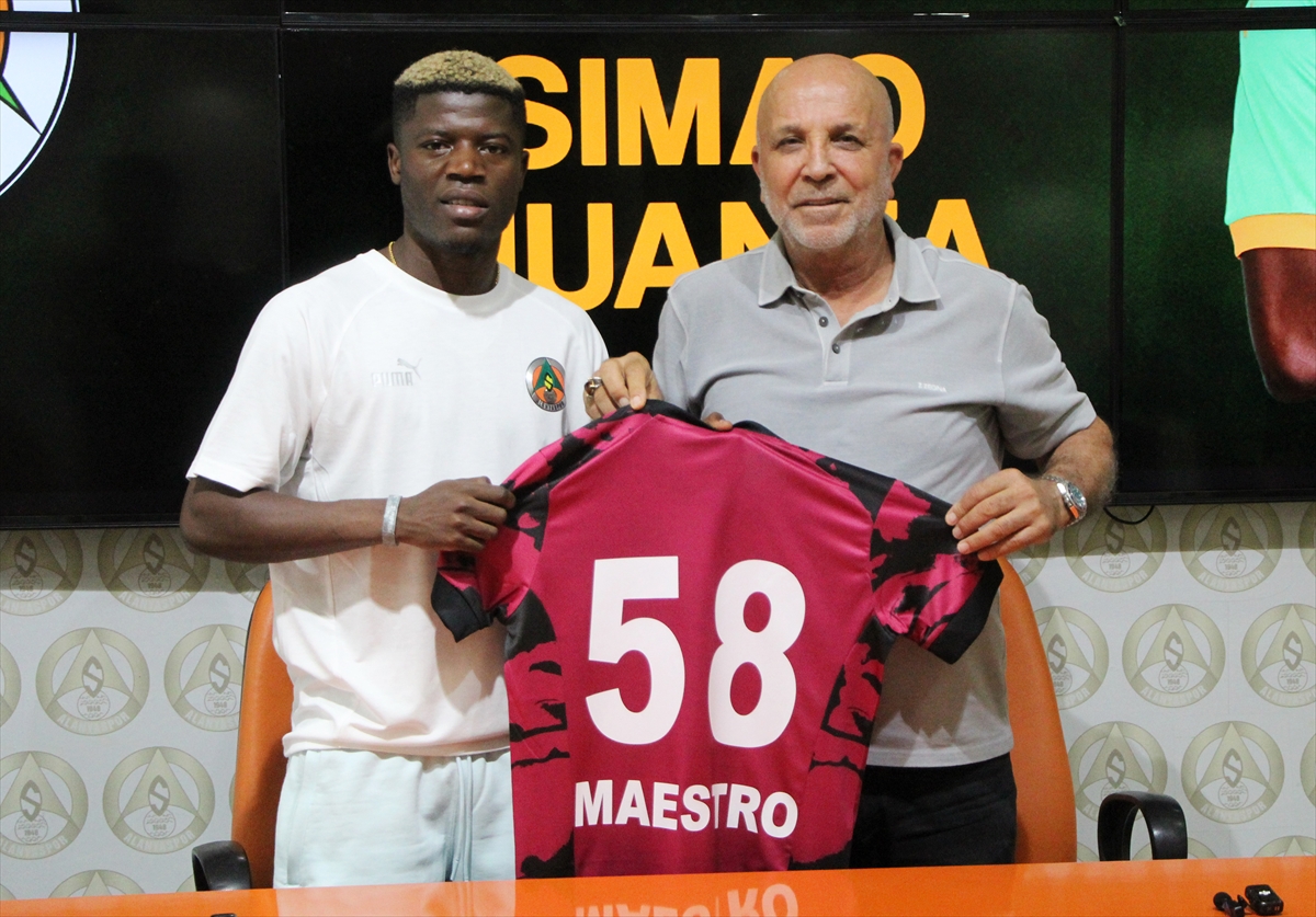 Alanyaspor, Angolalı futbolcu Maestro ile 4 yıllık sözleşme imzaladı