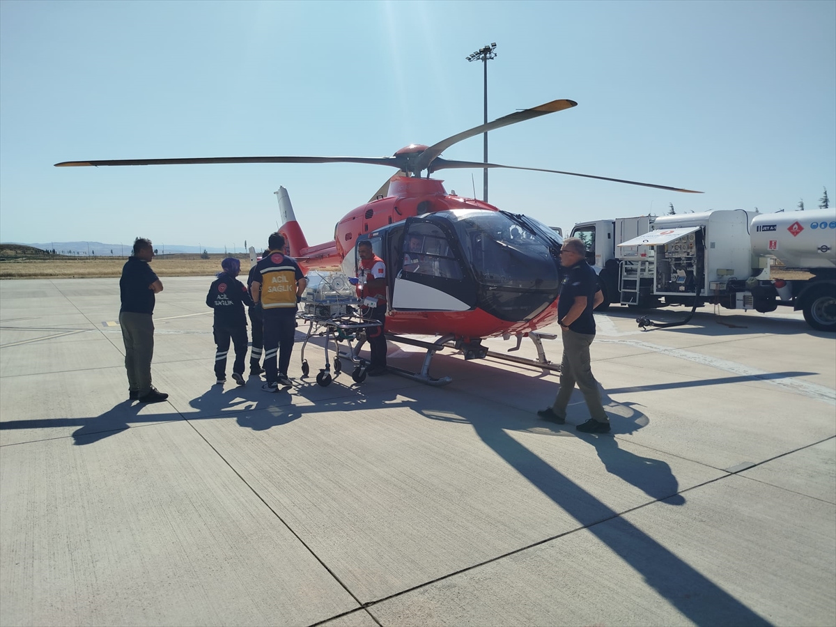Amasya’da ambulans helikopter prematüre bebek için havalandı