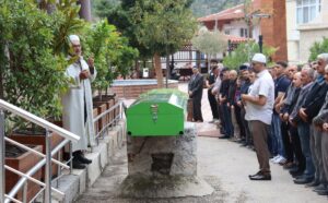 AMASYA (AA) – Amasya'da bir kişi, eşini silahla vurduktan sonra