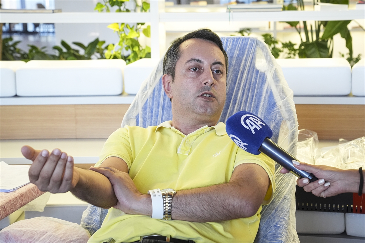 Anadolu Ajansı çalışanları Kızılaya kan bağışında bulundu
