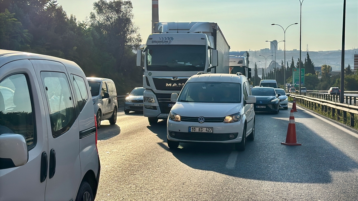 Anadolu Otoyolu'nun Kocaeli kesiminde zincirleme trafik kazası ulaşımı aksattı