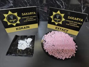 SAKARYA (AA) – Anadolu Otoyolu'nun Sakarya kesiminde uyuşturucu ele geçirilen