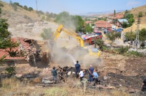 ANKARA (AA) – Ankara'nın Çubuk ilçesinde 2 evde çıkan yangın,