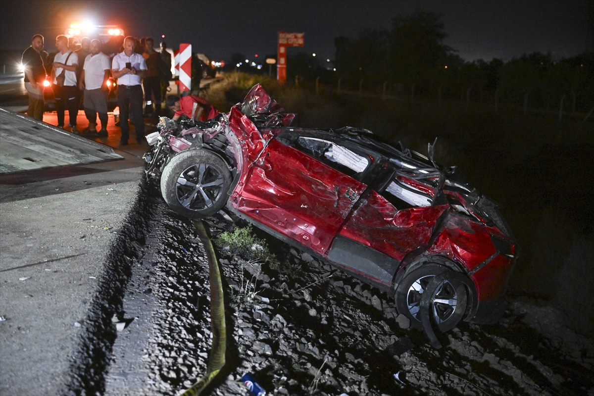 Ankara'da iki otomobilin çarpıştığı kazada 3 kişi hayatını kaybetti