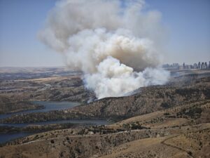 - Yangına çok sayıda itfaiye ekibi müdahale ediyor