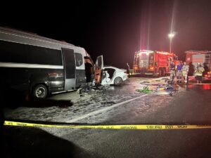 ANKARA (AA) – Ankara'nın Sincan ilçesinde otomobil ile minibüsün çarpışması