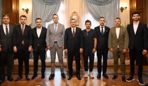 - "Gerek Antalya Valiliği olarak, gerekse Antalyaspor için kalbi çarpan