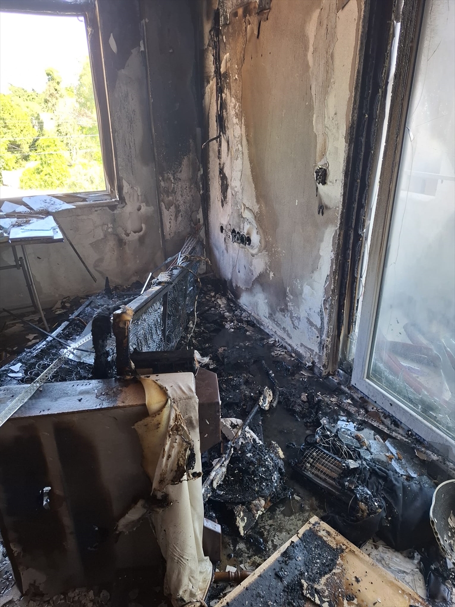 Antalya'da bir apartman dairesi yandı