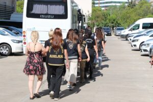 ANTALYA (AA) – Antalya'da yağma suçuna yönelik "Gece Avı" operasyonunda