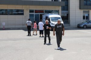 ANTALYA (AA) – Antalya'nın Konyaaltı ilçesinde kontrolden çıkan otomobilin yol