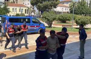 AYDIN (AA) – Aydın'ın Köşk ilçesinde silahla vurulan kadın kaldırıldığı