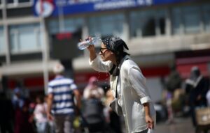 İZMİR (AA) – İzmir ve Aydın'da mevsim normallerinin üzerinde seyreden