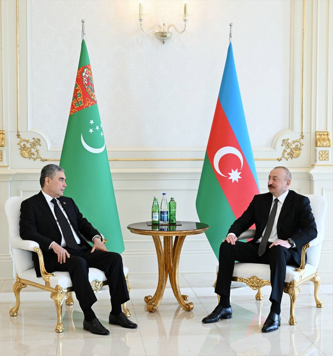 Azerbaycan Cumhurbaşkanı Aliyev, Türkmenistan Milli Lideri Berdimuhammedov ile görüştü