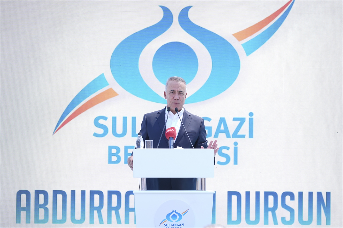 Bakan Bak, Yunus Emre Mahallesi Gençlik ve Spor Merkezi'nin temel atma törenine katıldı