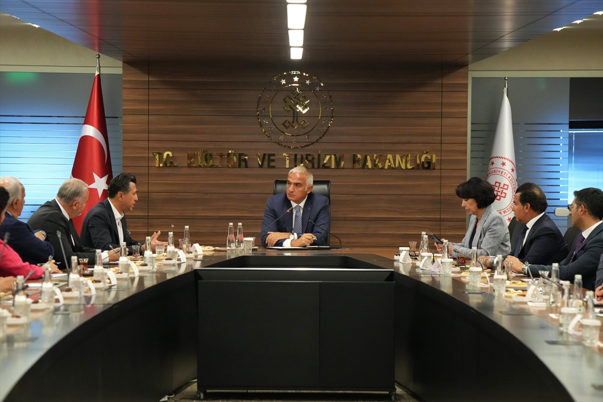 Bakan Ersoy, BETUYAB Yönetim Kurulu Başkanı ve üyelerini kabul etti