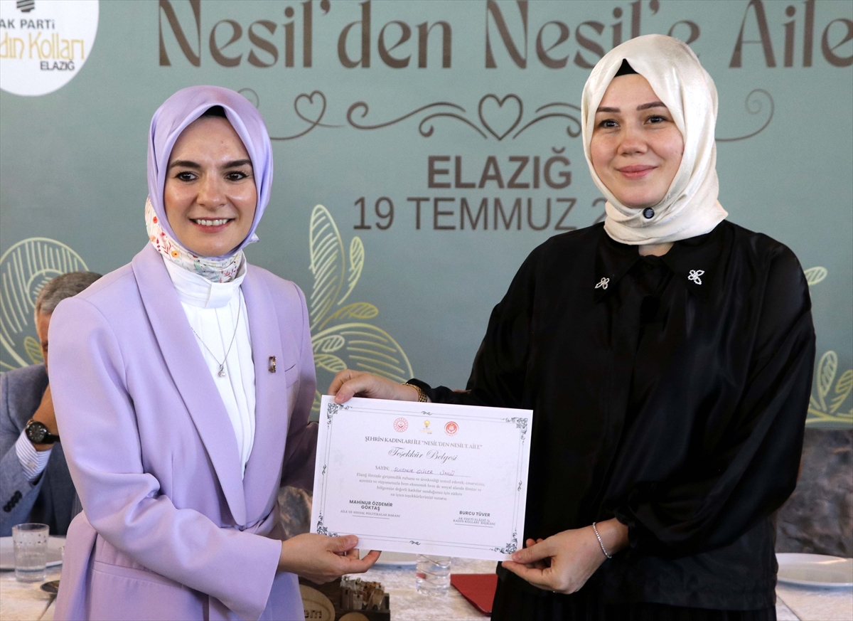 Bakan Göktaş, Elazığ'da “Şehrin Kadınları ile Nesilden Nesile Aile” programında konuştu: