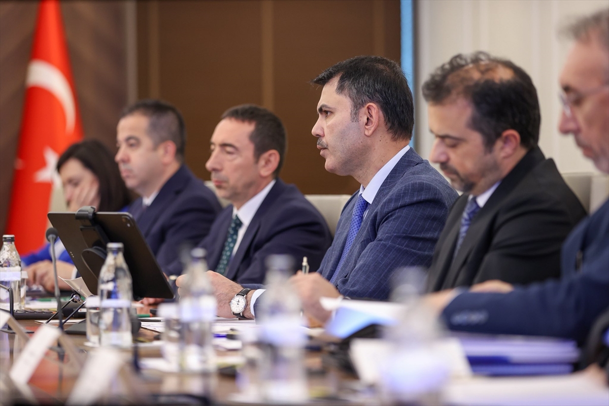 Bakan Kurum, KKTC İçişleri Bakanı Oğuz ve beraberindeki heyetle görüştü