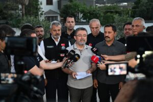 - "Devam eden yangınlardan Buca kontrol altına alındı, İzmir Menderes