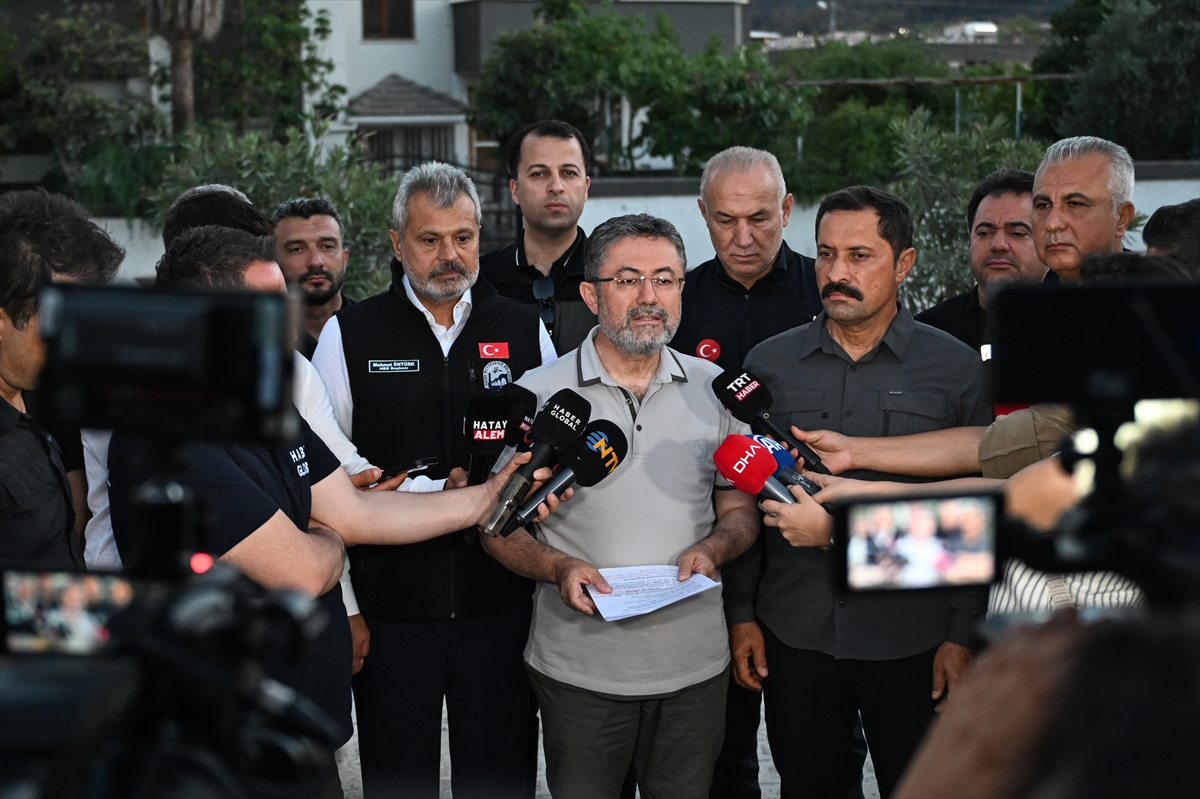 Bakan Yumaklı, Hatay'da orman yangınlarına ilişkin açıklama yaptı: (1)