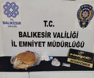 BALIKESİR (AA) – Balıkesir'de ekmeğin içine gizlenmiş uyuşturucu ele geçirildi,