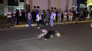 BALIKESİR (AA) – Balıkesir'de yolun karşısına geçmeye çalışan yaya, otomobilin