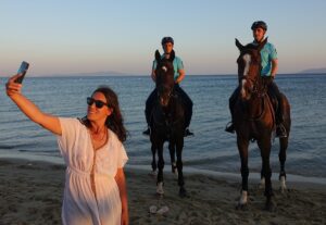 BALIKESİR (AA) – Balıkesir'in Ayvalık ilçesinde sahillerde güvenliğin sağlaması amacıyla